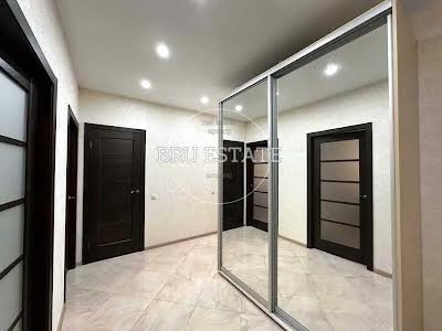 квартира за адресою Регенераторна вул., 4 к5