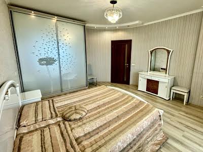 квартира за адресою Героїв Оборони вул., 10-А