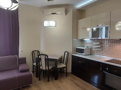 квартира за адресою Середньофонтанська вул., 19а