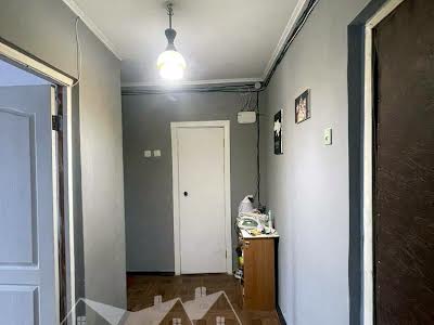 квартира за адресою Автозаводська вул., 93