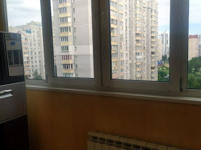 квартира за адресою Анни Ахматової вул., 35