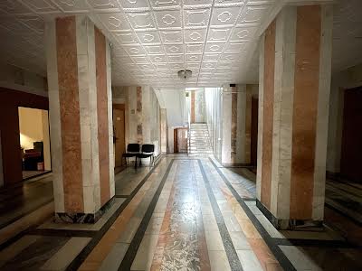 комерційна за адресою Броварська, 1а