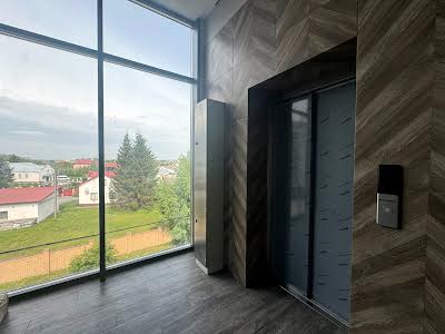 комерційна за адресою Лісневицька вул., 1