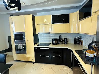 квартира за адресою Олени Пчілки вул., 2