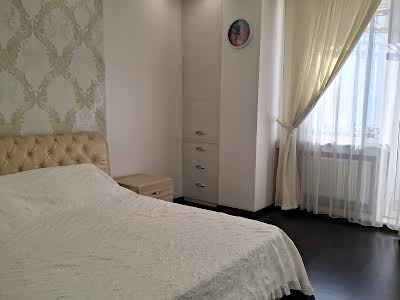 квартира по адресу Гвардейцев-Широнинцев ул., 33