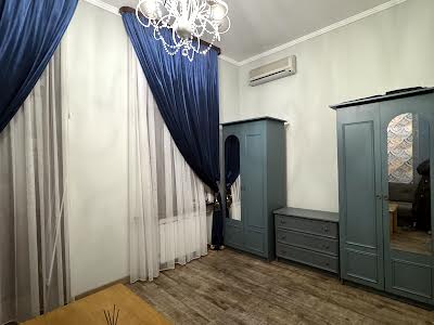 квартира за адресою Набережно-Хрещатицька вул., 7