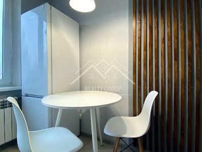 квартира за адресою Космонавтів вул., 24