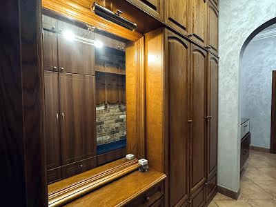 квартира за адресою Братська вул., 10