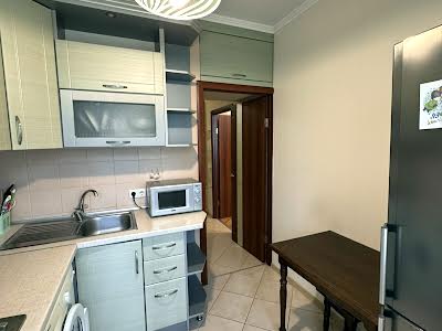комерційна за адресою Святотроїцька вул., 23