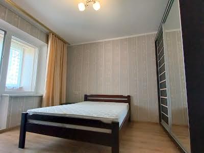 квартира за адресою Автозаводська вул., 81