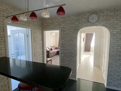 квартира за адресою Анни Ахматової вул., 28