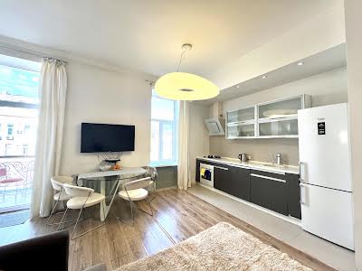 квартира за адресою Шота Руставелі вул., 38