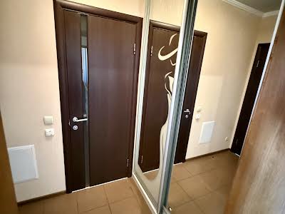квартира по адресу Ревуцкого ул., 21