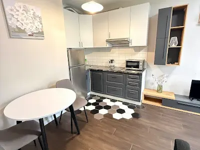 квартира за адресою Салютна вул., 3