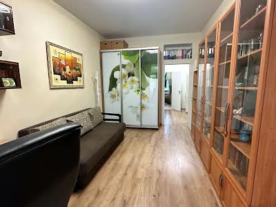 квартира за адресою Івана Світличного вул. (Петровського), 6