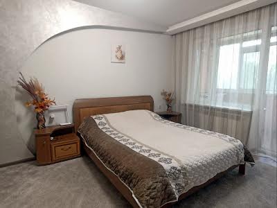 квартира за адресою Осіння вул., 13