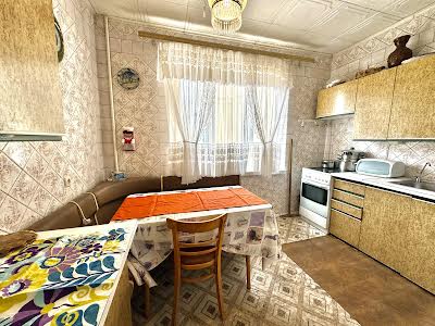 квартира за адресою Нескорених вул., 31б