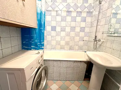 квартира за адресою Академіка Глушкова просп., 49