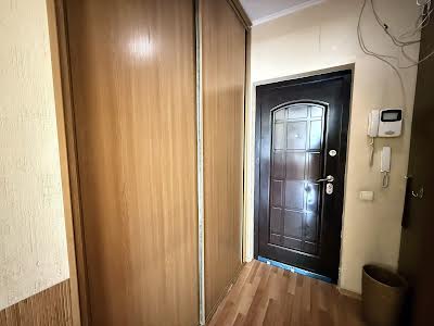 квартира за адресою Анни Ахматової вул., 6