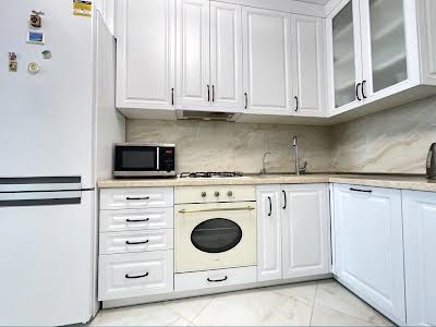 квартира за адресою Братська вул., 12