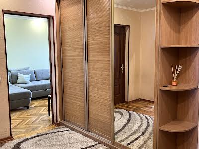 квартира за адресою Композитора Лятошинського вул., 8