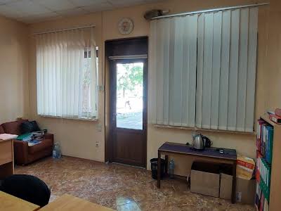 комерційна за адресою Космонавтів вул., 31