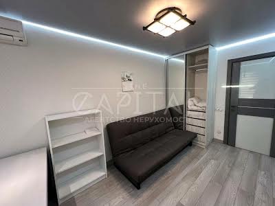 квартира за адресою Захарівська вул., 10