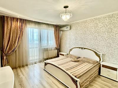 квартира за адресою Героїв Оборони вул., 10-А