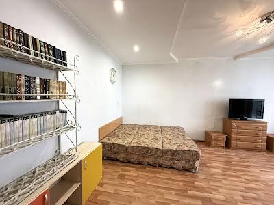 квартира за адресою Анни Ахматової вул., 6