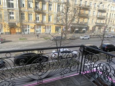 квартира за адресою Богдана Хмельницького вул., 35