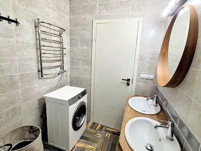 квартира за адресою Успішна вул., 18