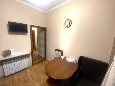 квартира по адресу Кловский спуск (Кловський), 4