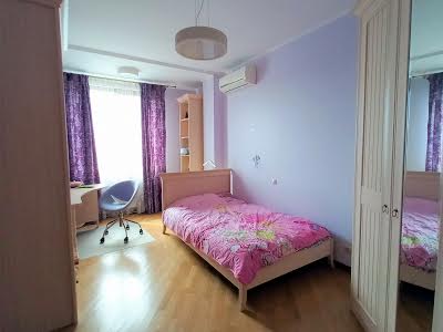 квартира за адресою Івана Франка вул., 137