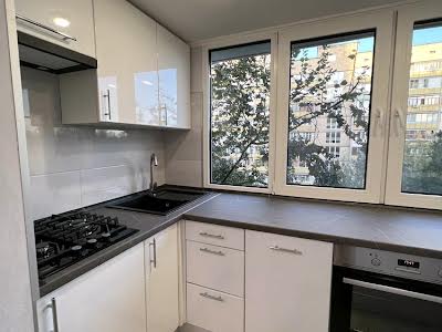 квартира за адресою Михайла Котельникова вул., 7