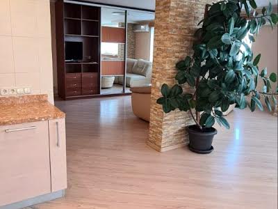 квартира за адресою Сергія Подолинського вул. (Благоєва), 7