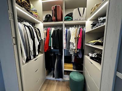 квартира за адресою Дегтярівська вул., 25а к1