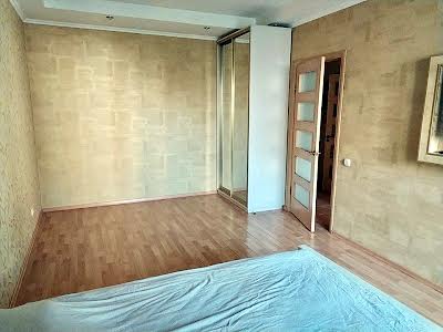 квартира за адресою Райдужний масив вул., 4