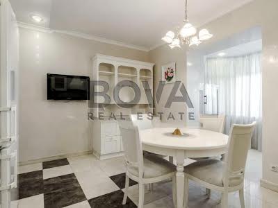 квартира за адресою Кропивницького вул., 8