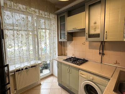 комерційна за адресою Святотроїцька вул., 23