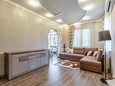 будинок за адресою Космонавтів вул., 32