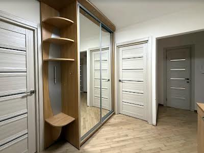 квартира за адресою Андрія Первозванного вул. (Стахурського), 4