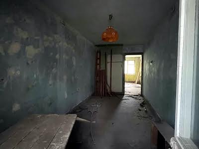 комерційна за адресою Міру, 21