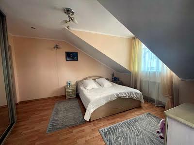 квартира за адресою Коновальця вул., 3