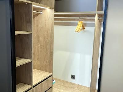 квартира за адресою Набережно-Рибальська вул., 27