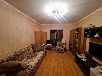 квартира за адресою Каштанова вул., 13