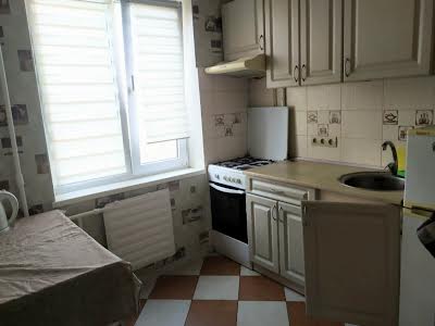 квартира за адресою Композитора Лятошинського вул., 14-А