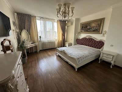 квартира за адресою Ахматова, 30