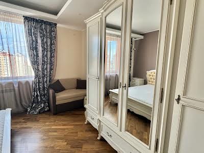 квартира за адресою Дніпровська набережна вул., 19-В