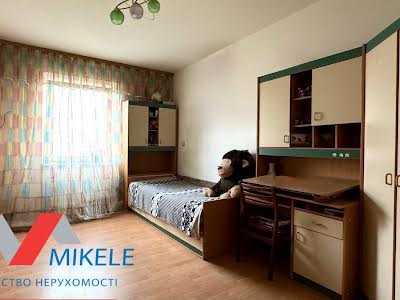 квартира за адресою Анни Ахматової вул., 15