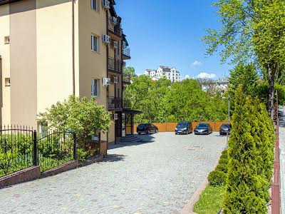 комерційна за адресою Роксолани вул., 8